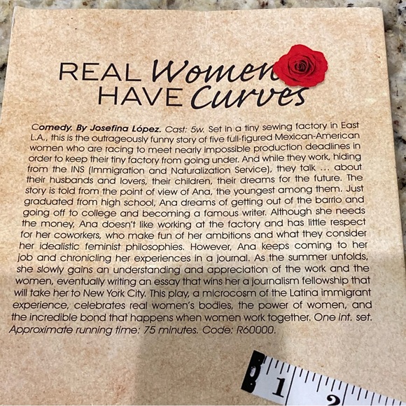 3/$20!!! REAL WOMEN HAVE CURVES/JOSEFINA LOPEZ—SOFTCOVER (PRINTED IN SPANISH) - Picture 3 of 5